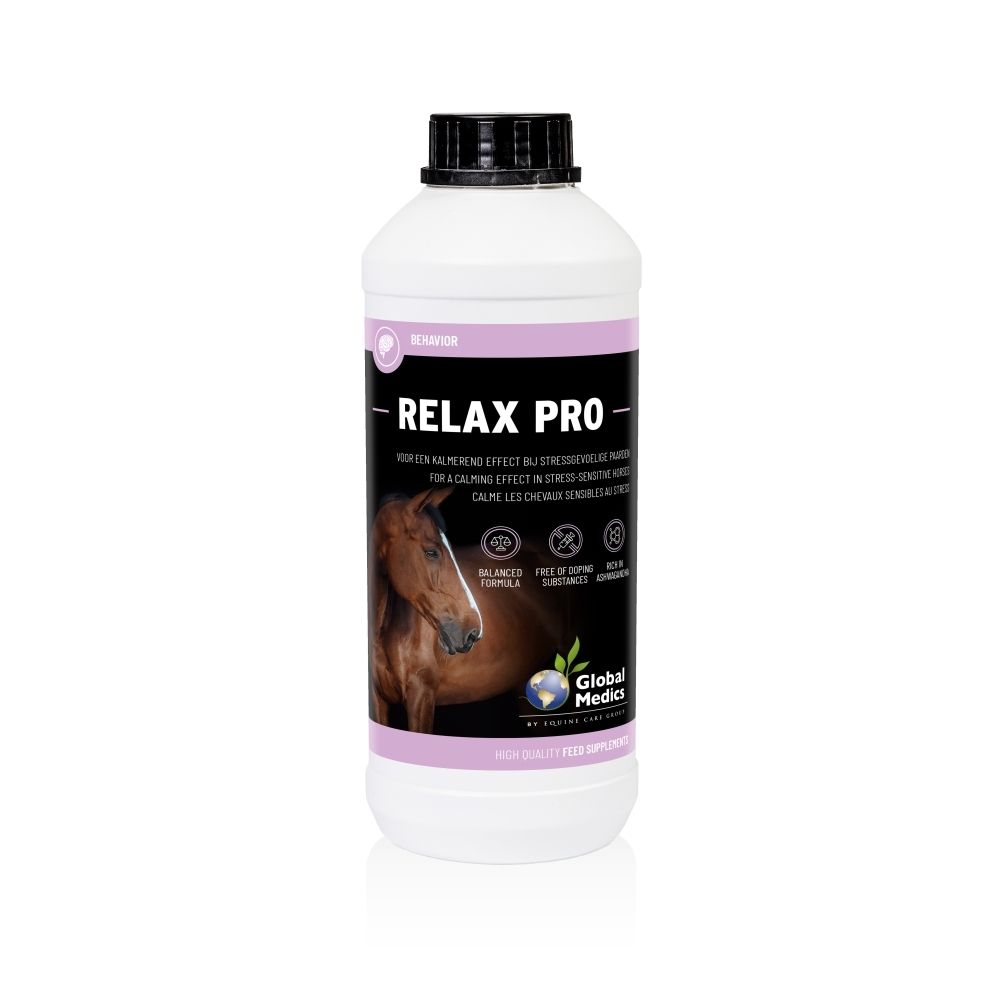 Bouteille blanche avec bouchon noir, étiquette avec tête de cheval et informations produit.