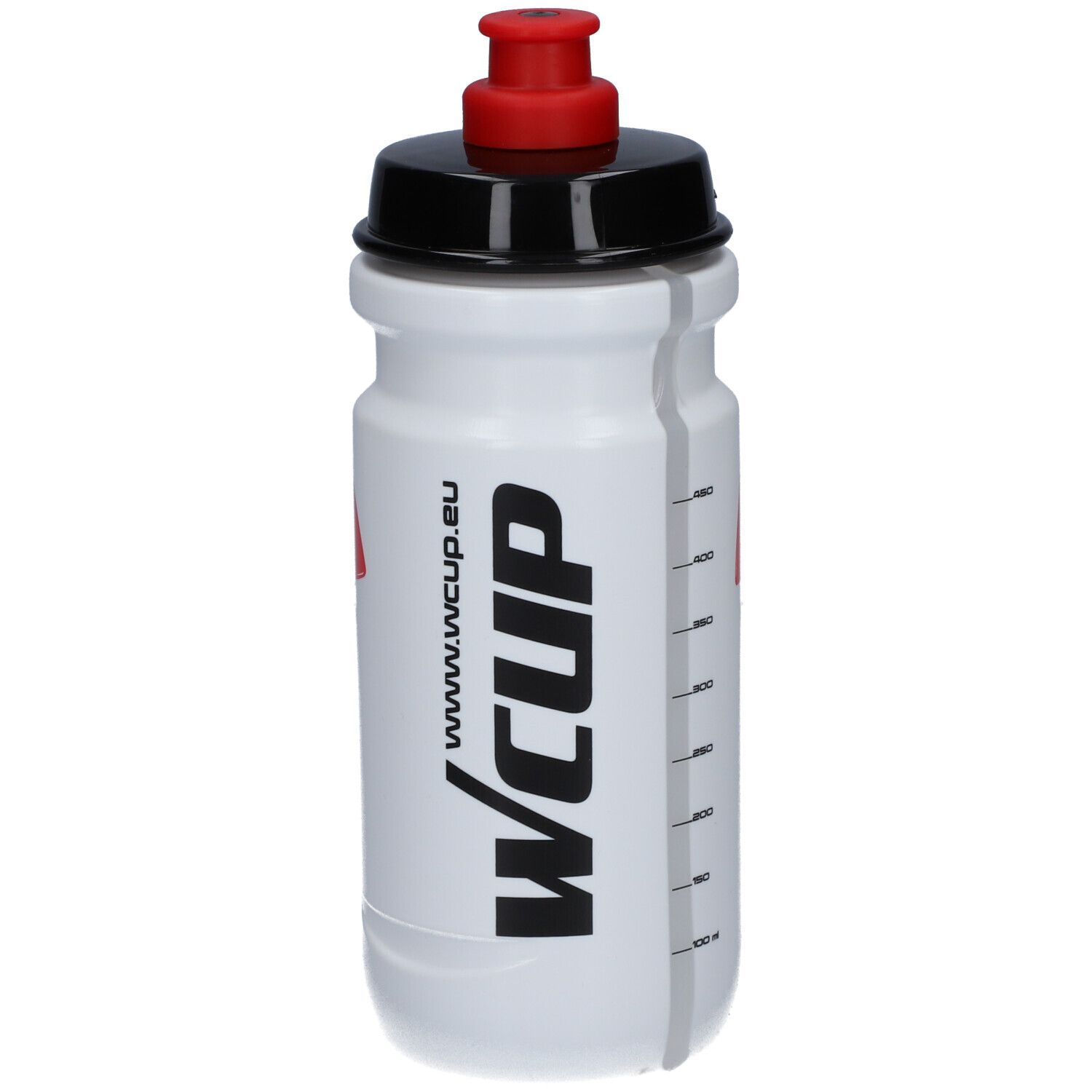 Witte drinkfles met zwarte dop en rode sluiting. Opschrift: WCUP. Schaalverdeling.