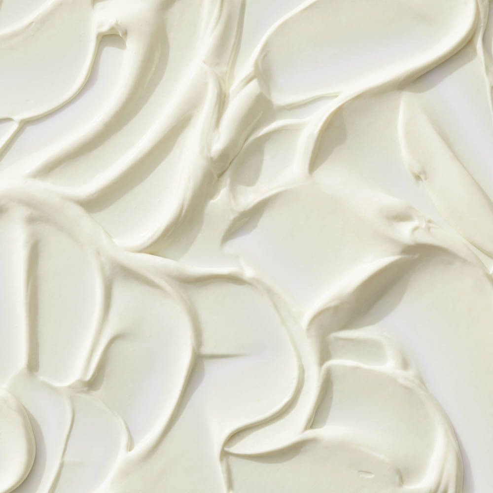 Crème blanche à la texture ondulée.