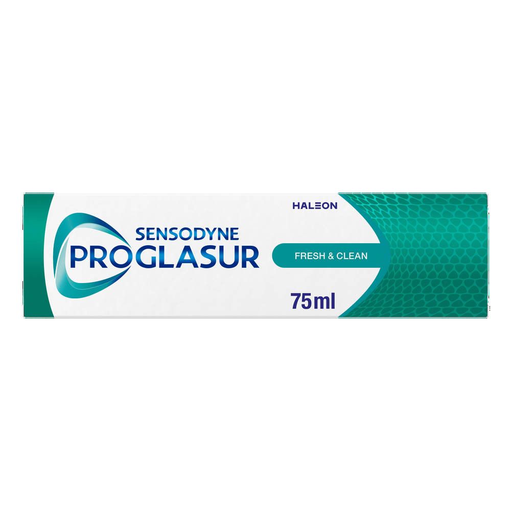 Tandpasta tube Sensodyne Proglasur, 75ml. Tekst: Fresh & Clean. Blauw-wit design. Groene markering.