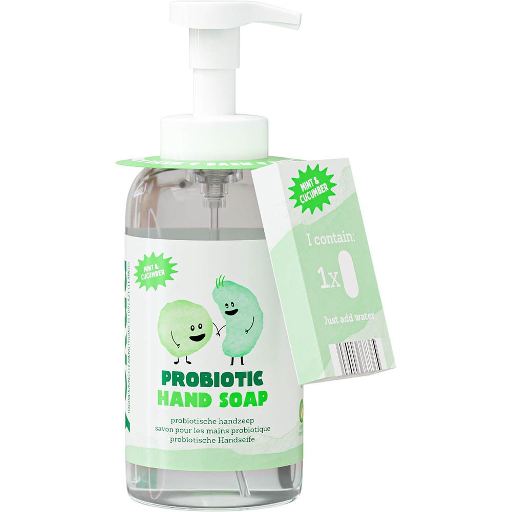 Transparante fles met witte pomp en etiket. Label met tekst en illustraties. Op witte achtergrond.