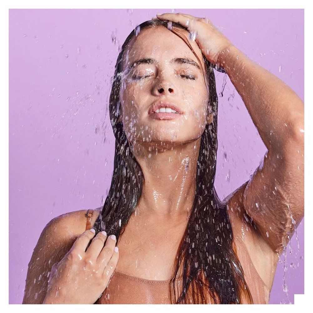 Achterkant van een fles Nuxe Hair Prodigieux Shampoo met etiket.