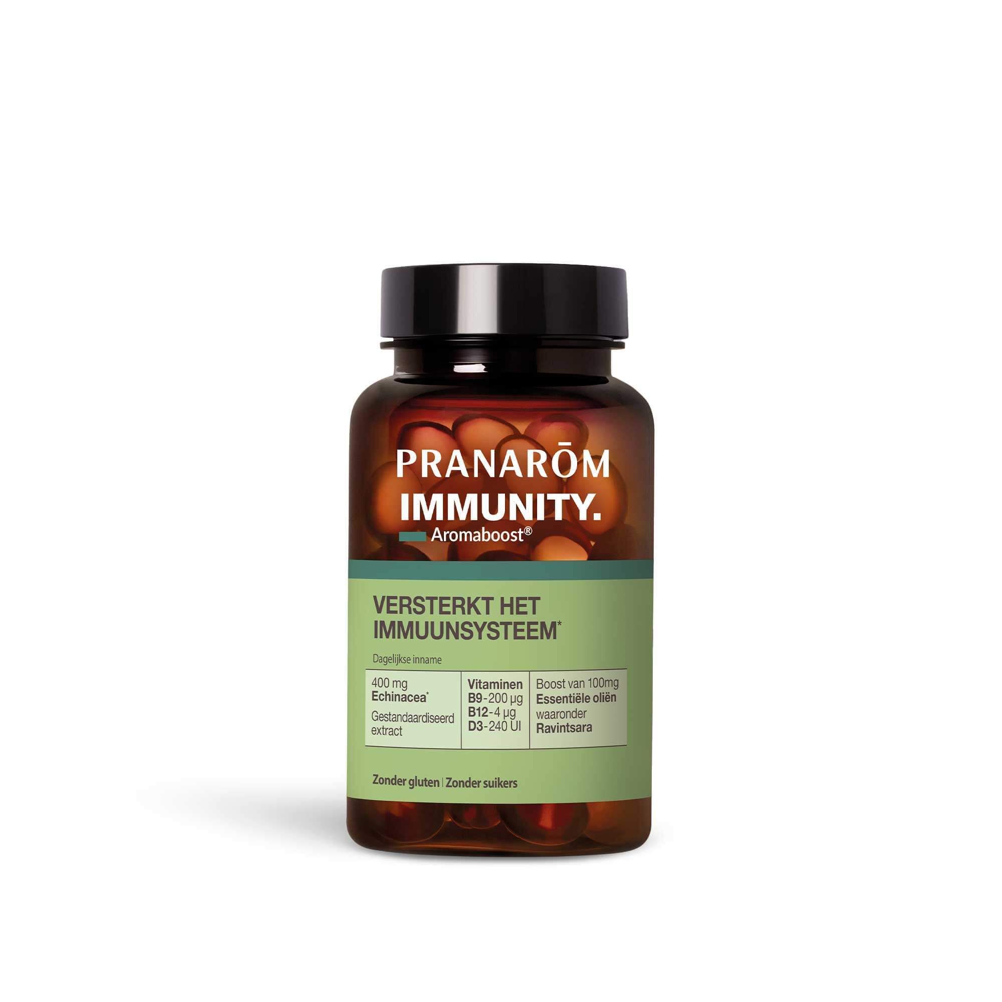 Bruine fles met zwarte capsules. Opschrift: Pranarôm IMMUNITY. Groen-wit etiket met ingrediënten.