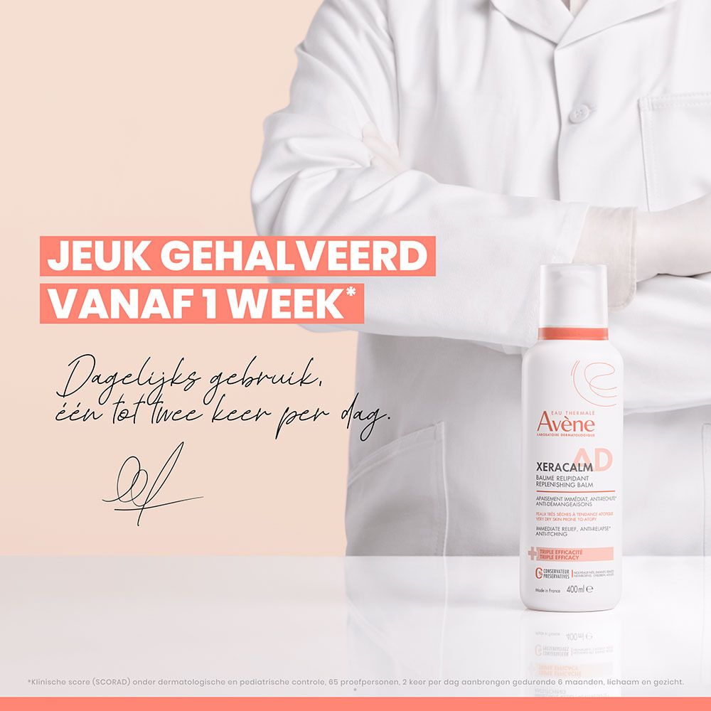 Drie producten op een transparante plank. Tekst: Avène Xeracalm AD Baume Relipidant.