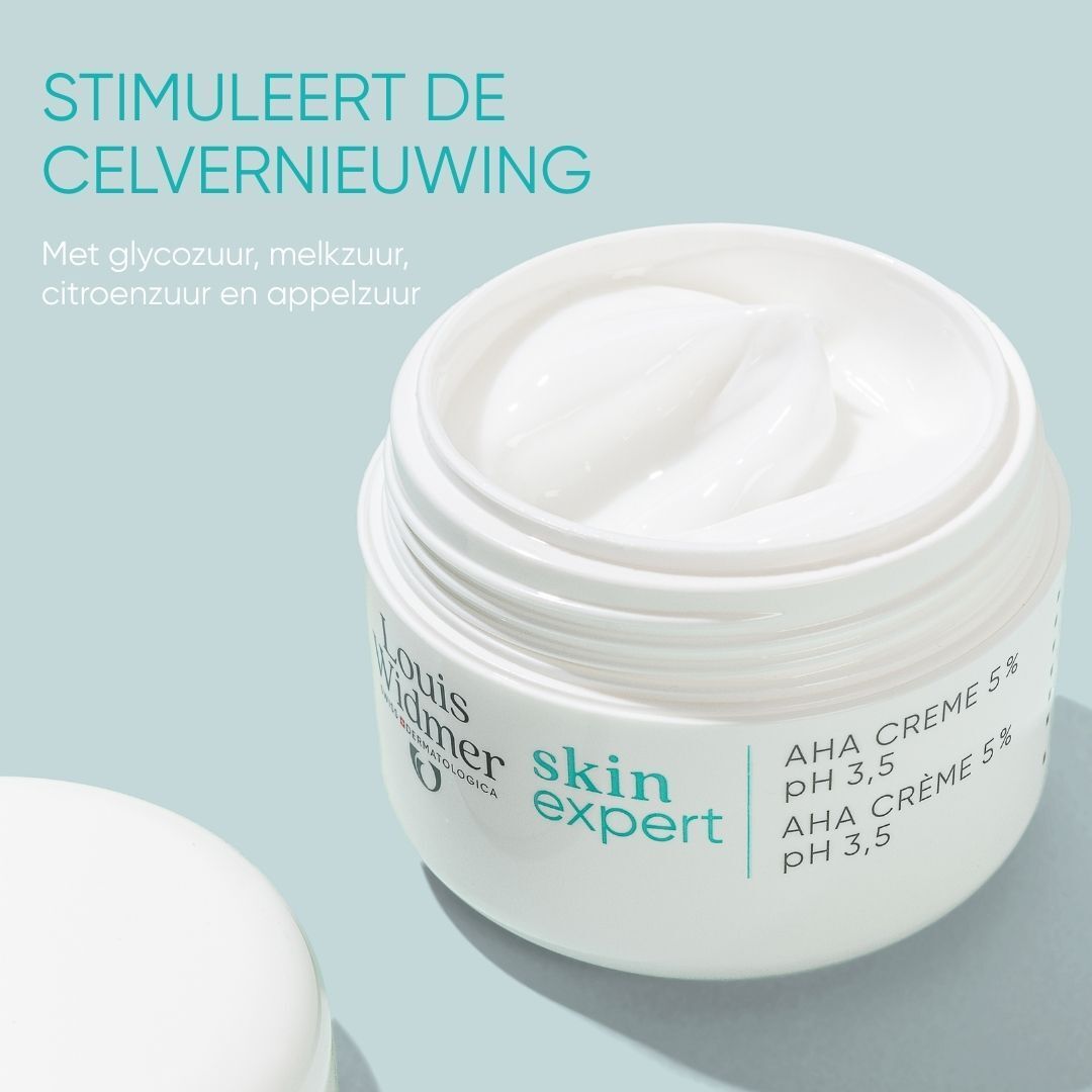 Witte crème pot met tekst Louis Widmer skin expert AHA Crème 5% pH 3,5. Deksel gesloten.