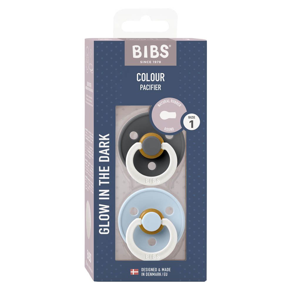 Verpakking met twee BIBS-fopspenen, kleur Baby Blau Duo. Maat 1 maand. Gloeit in het donker.