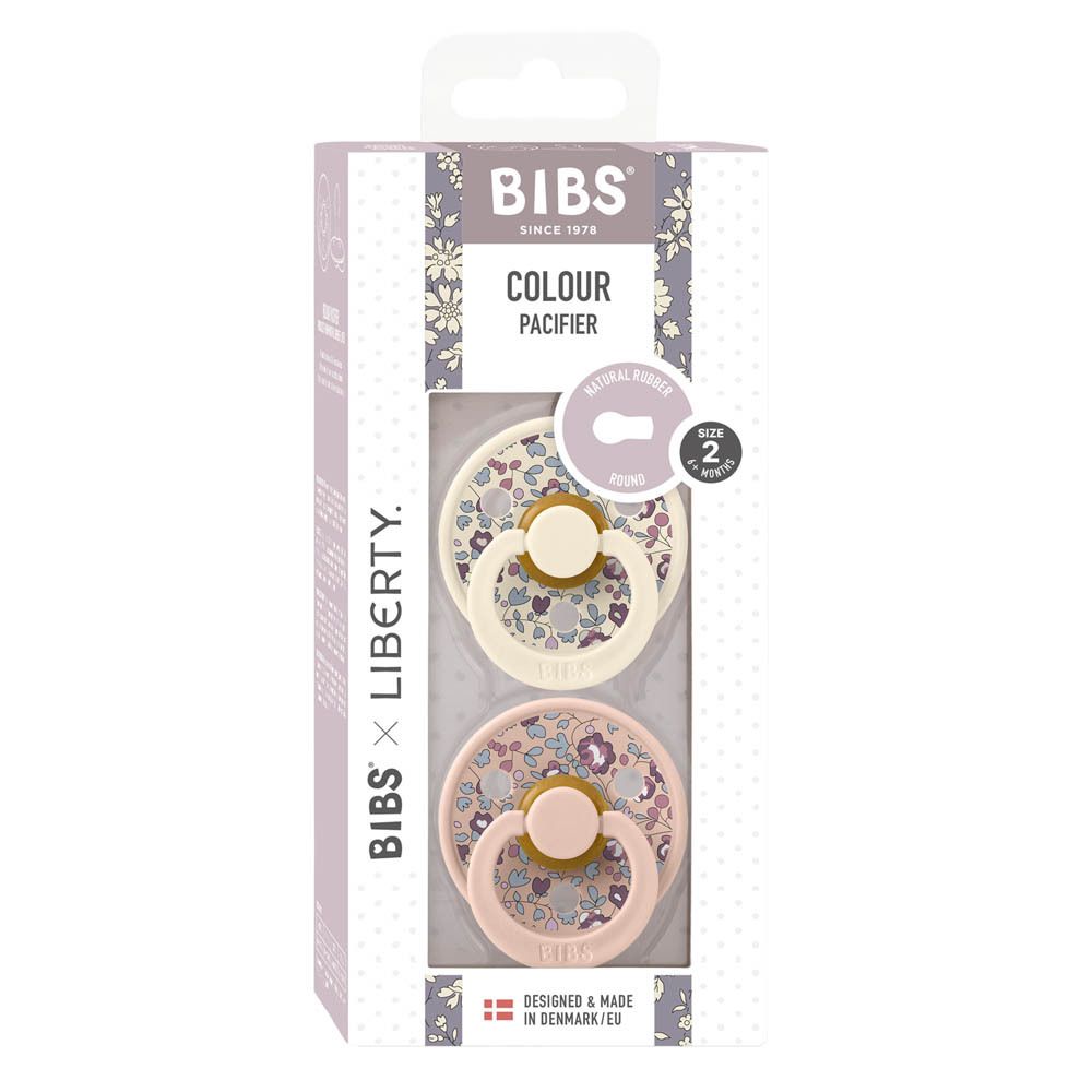 Verpakking met twee BIBS x Liberty-fopspenen, maat 2. Bloemenpatroon, roze en crème. Transparant venster.