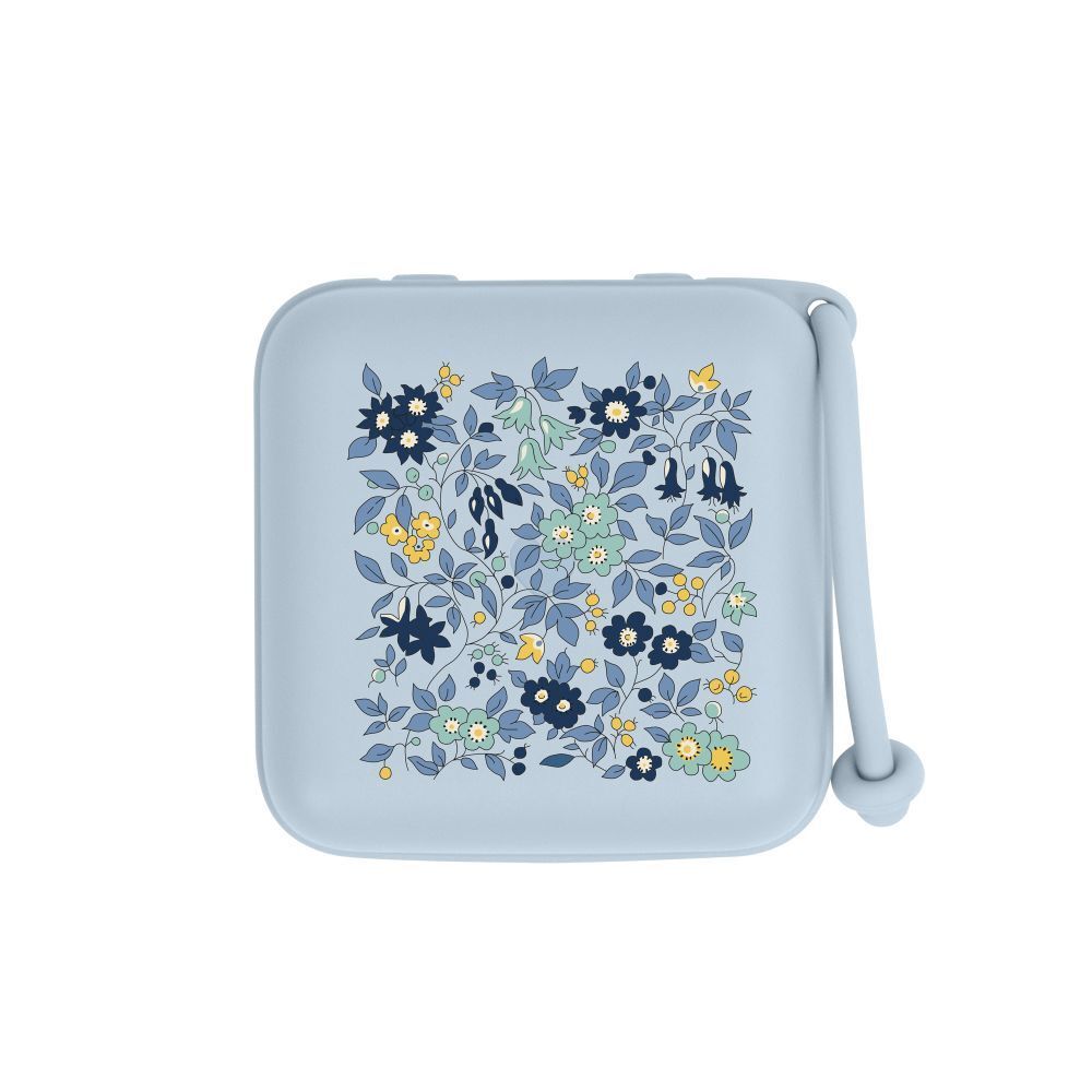 BIBS fopspeenbox Liberty Blue. Lichtblauwe, vierkante box met bloemenpatroon en handvat.