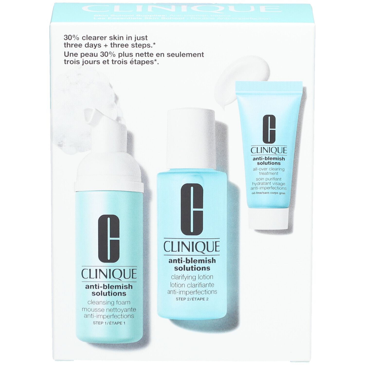 Verpakking met drie Clinique Anti-Blemish producten. Tekst: 30% helderdere huid in drie dagen. Skin School. Lichtblauwe verpakking.