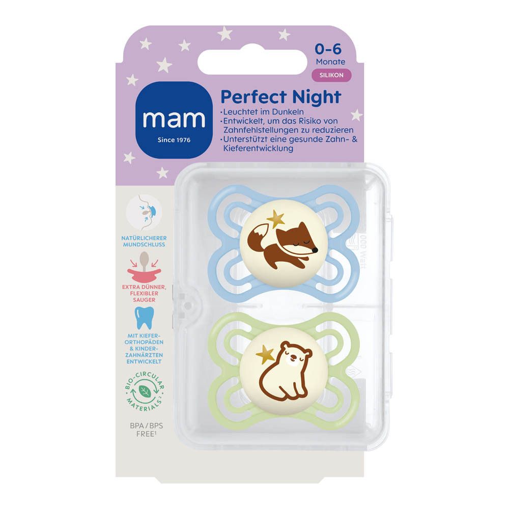 Twee MAM Perfect Night fopspenen voor 0-6 maanden, blauw en mintgroen, met beer- en vossenmotief.