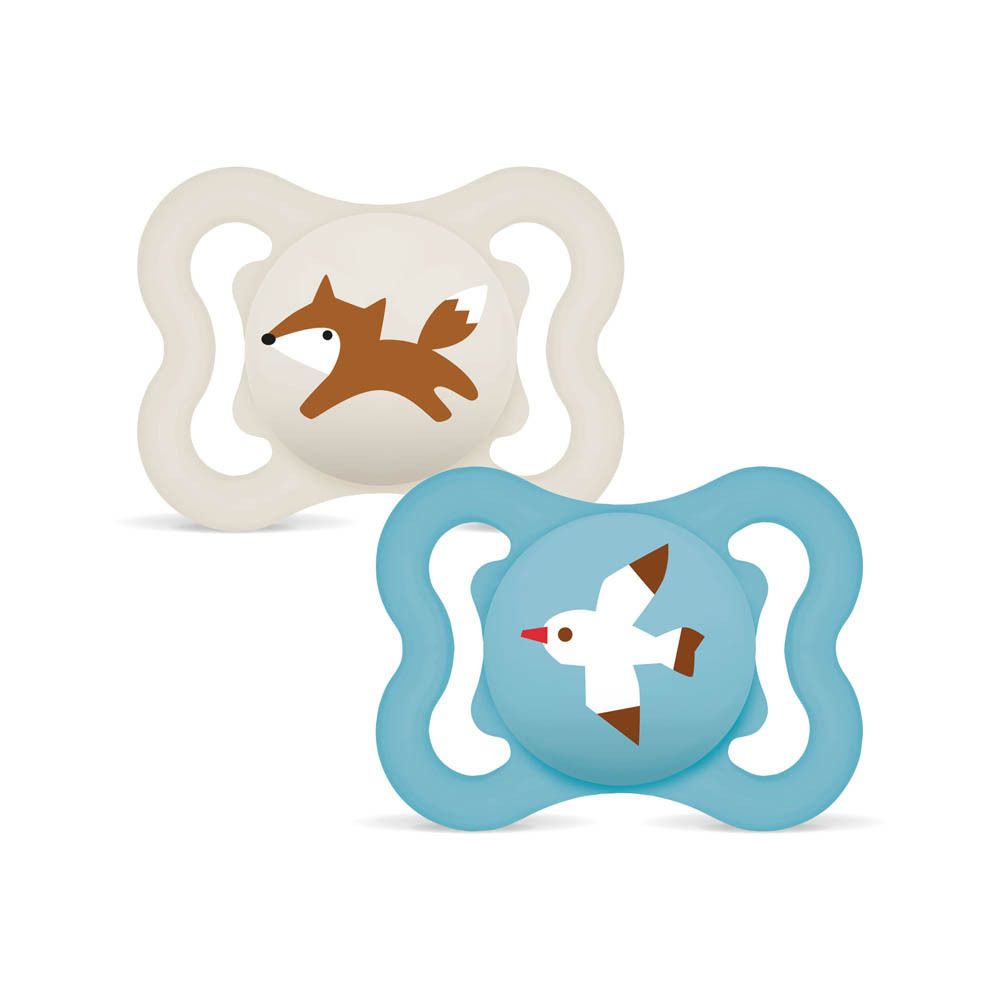 Deux sucettes MAM Supreme en silicone bleu et beige avec motifs animaux, 0-6 mois.