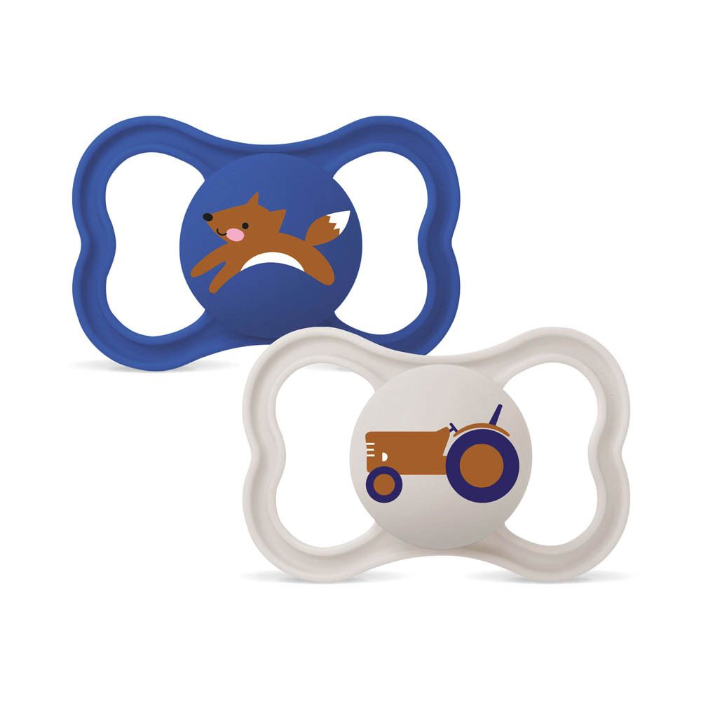 Twee MAM Supreme siliconen fopspenen in blauw met dierenmotieven (leeuw, bladeren), 16+ maanden.