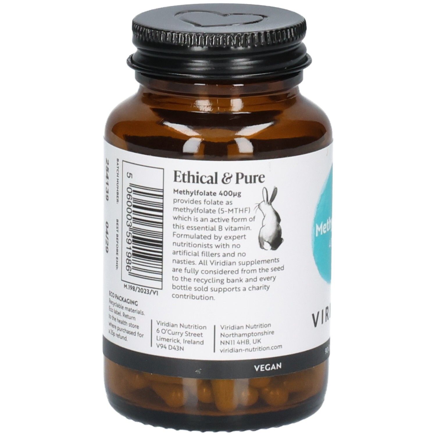 Achterkant van een amberkleurig glazen flesje met etiket "Ethical & Pure" en informatie over Methylfolate 400μg.