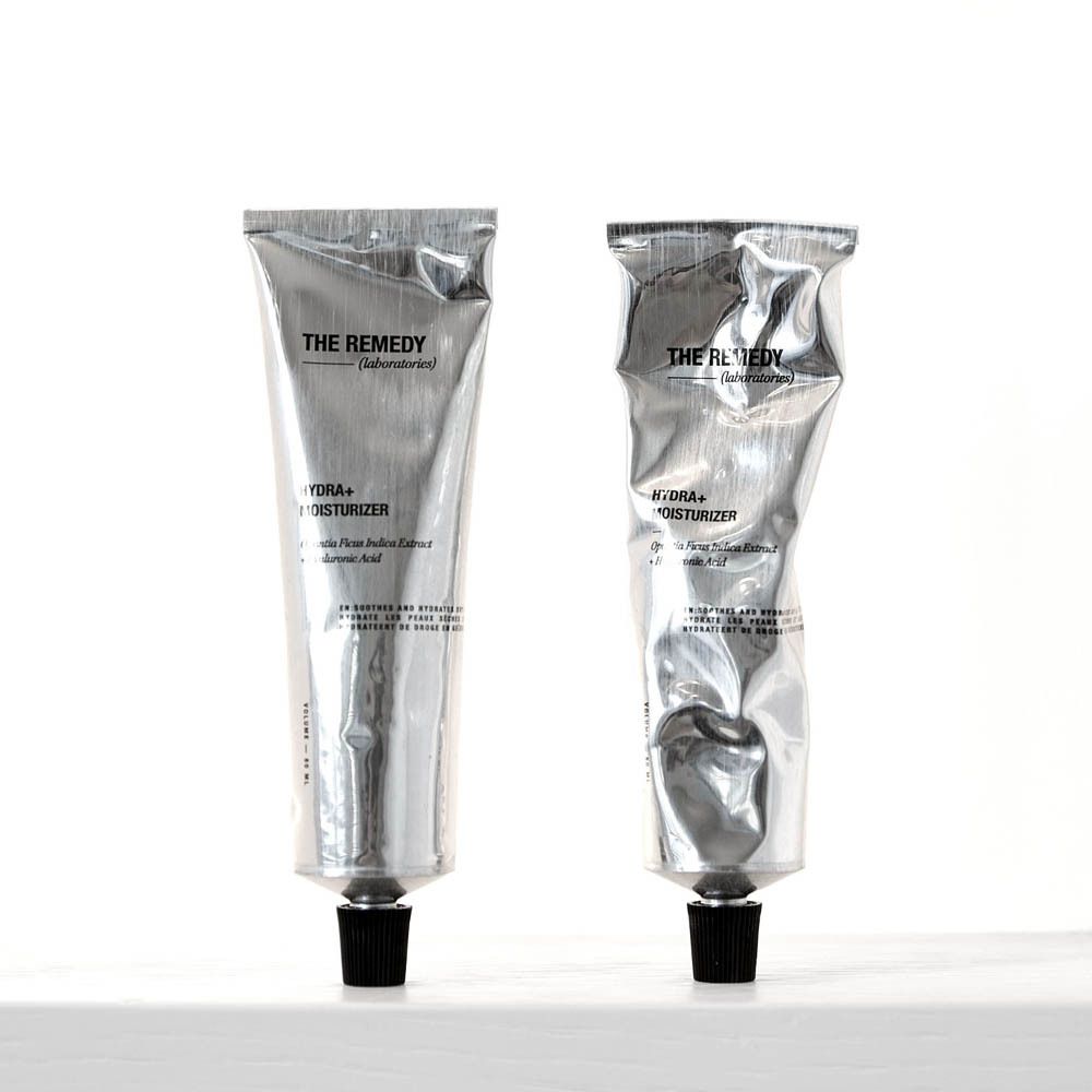 Twee zilverkleurige tubes "The Remedy Hydra+ Moisturizer".