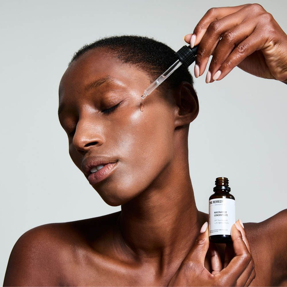 Flesje met pipet, THE REMEDY Niacinamide Concentrate.