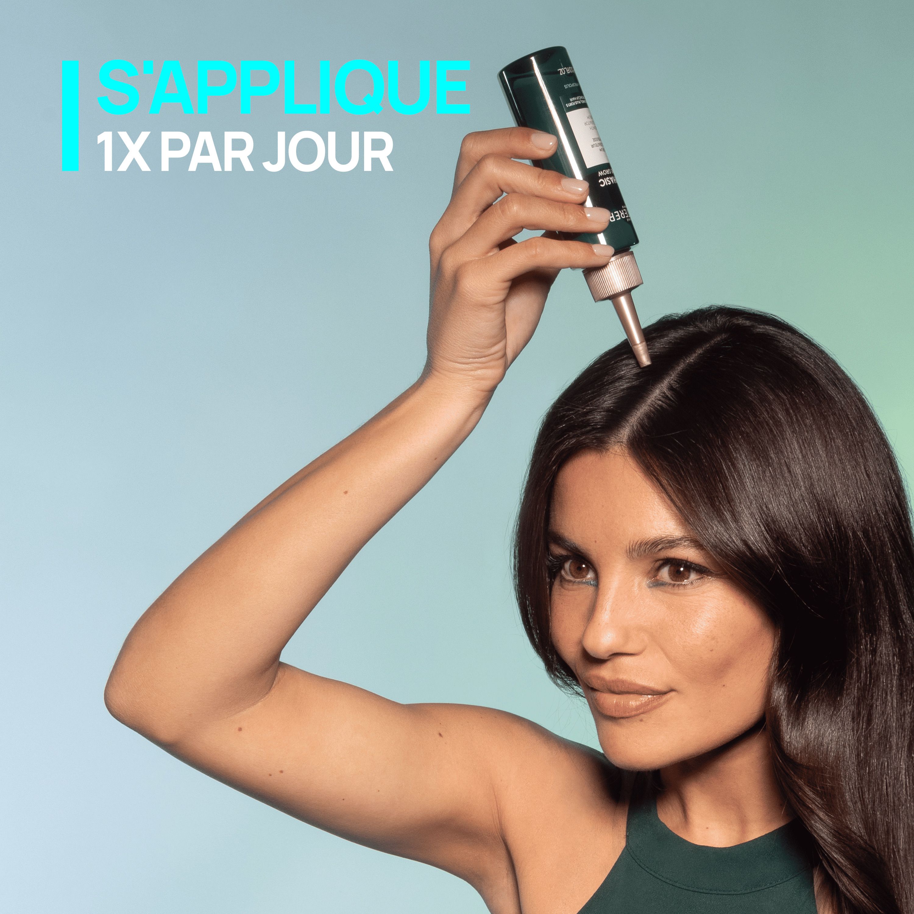 Femme aux cheveux longs. Texte: Efficacité visible dès le 1er mois.