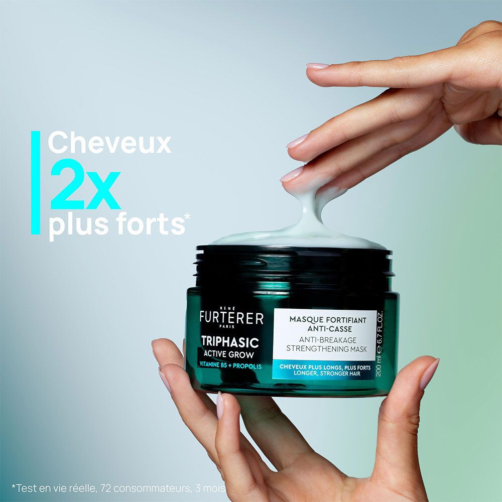 Mains tenant un pot de masque capillaire. Texte: Cheveux 2x plus forts.