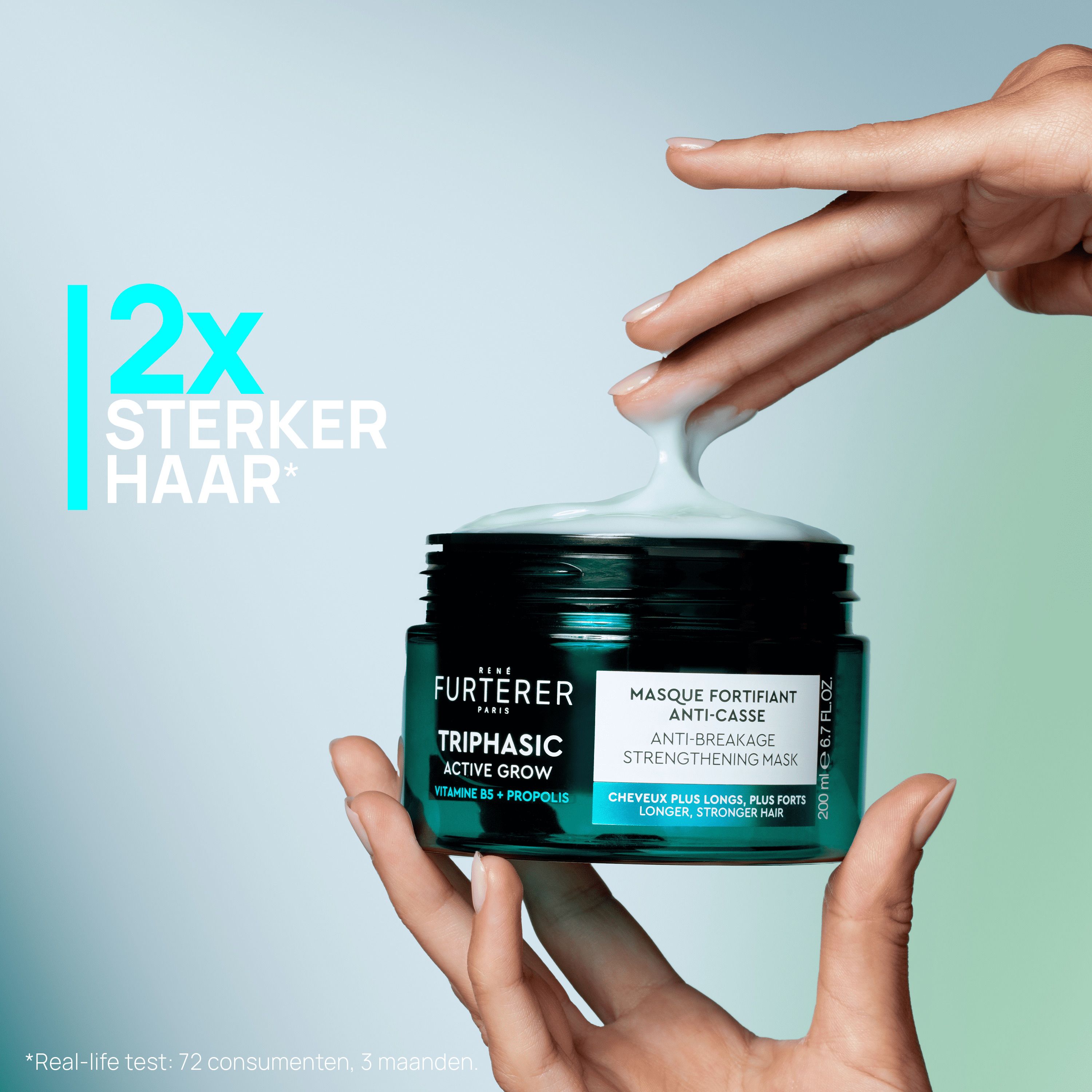 Handen houden een potje haarmasker vast. Tekst: 2x sterker haar.