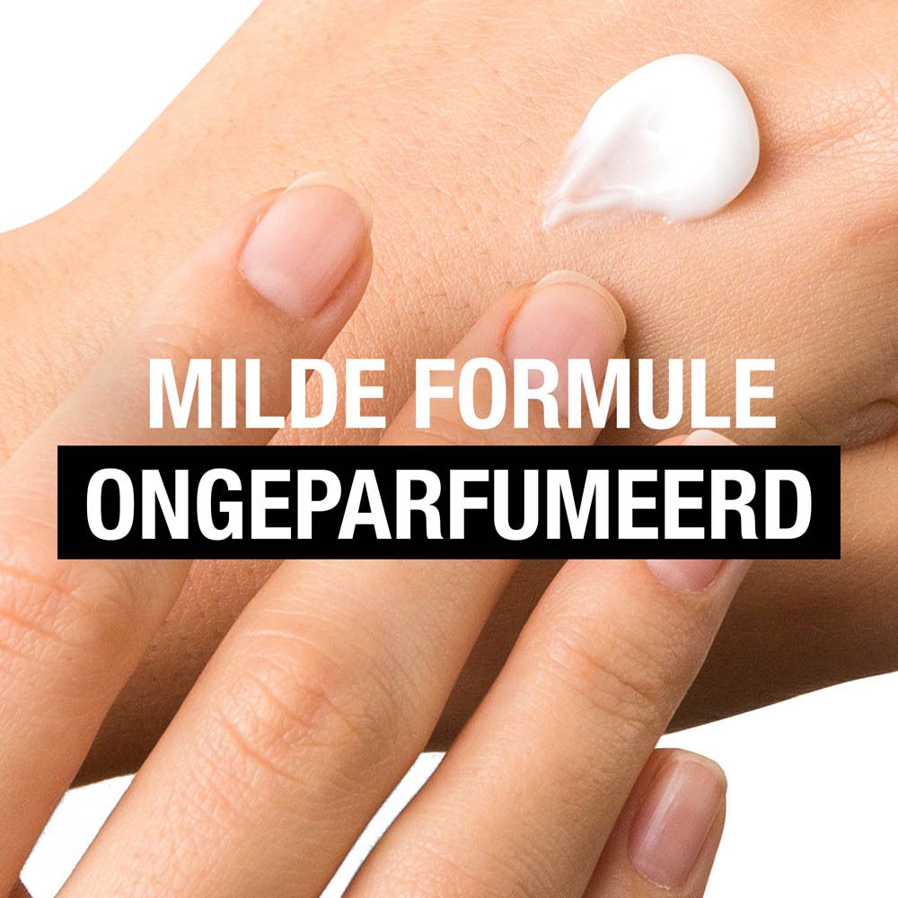 Hand met crème. Tekst: Milde formule en ongeparfumeerd.