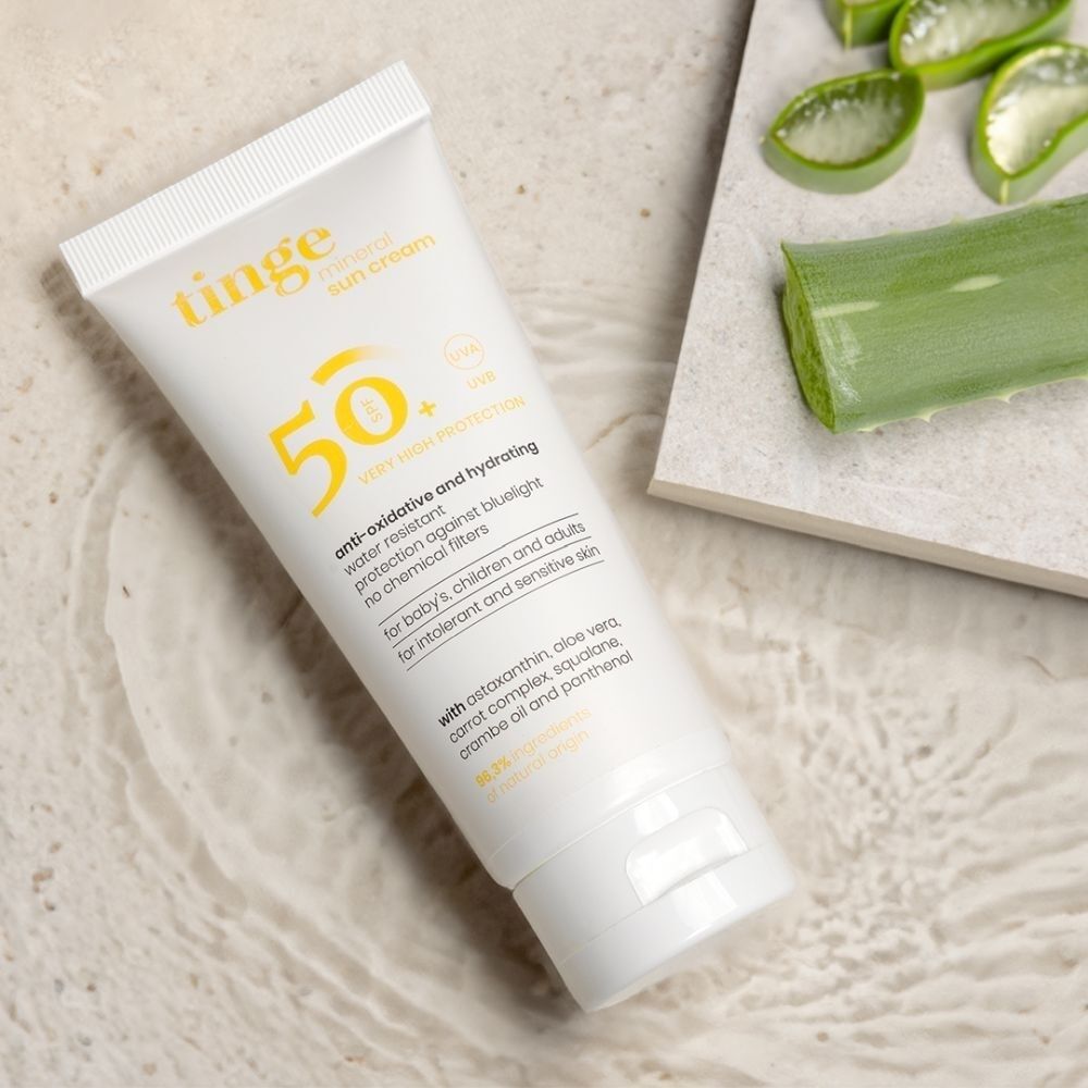Tinge Minerale Zonnecrème SPF50+ tube met aloë vera.