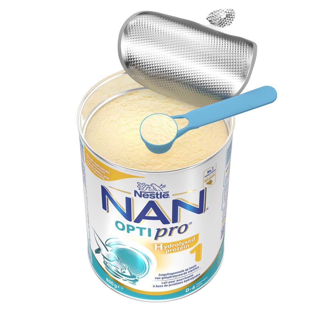 Blik NAN Optipro 1, geopend. Poeder en maatlepel zichtbaar. Productaanduiding.