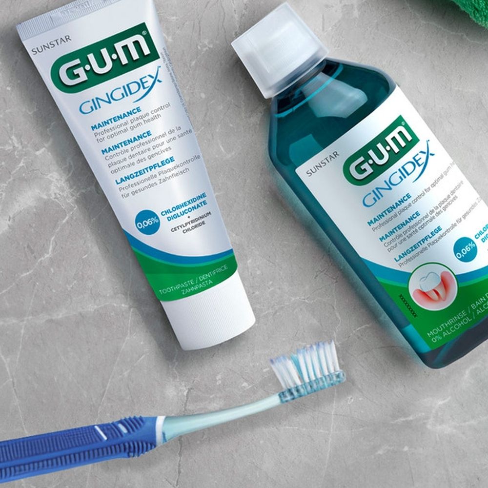 Witte G.U.M Gingidex tandpastatube met groene en blauwe tekst. Bevat 0,06% CHX + CPC.