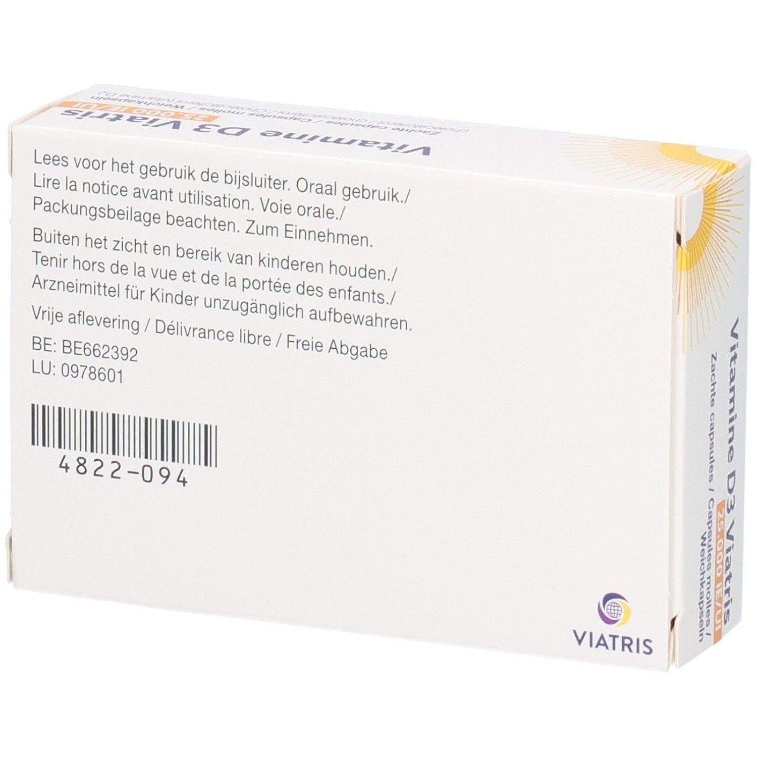 Achterkant van de Vitamine D3 Viatris 25.000 IE/UI zachte capsules doos met barcode en vervaldatum.