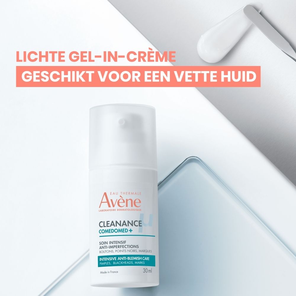 Achterkant Avène Cleanance Comedomed+ fles. Tekst in meerdere talen.