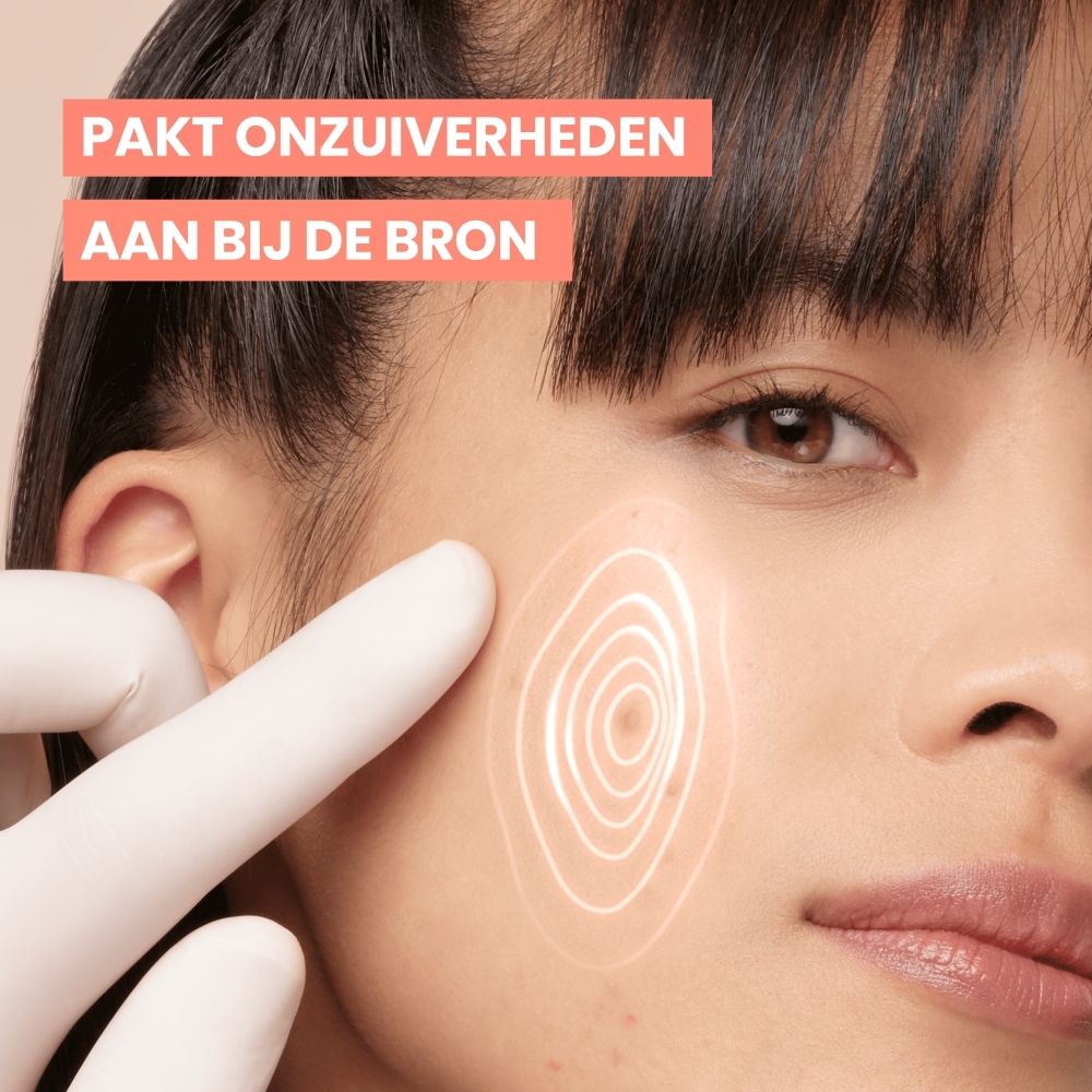 Avène Cleanance Comedomed+ fles. Wit, met doseerkop. Tekst: Cleanance Comedomed+, 30ml.