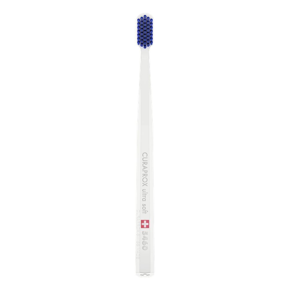 Brosse à dents violette et orange dans un emballage blister. Marque : CURAPROX, modèle : 5460 ultra soft.