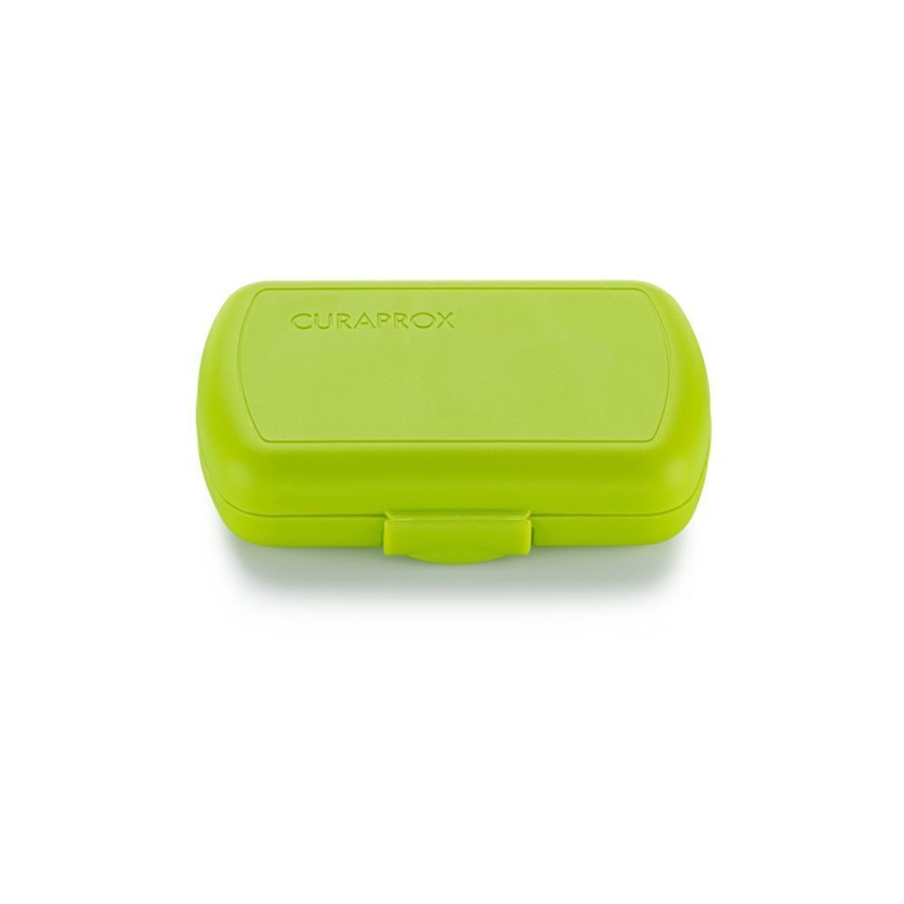 Gesloten, groene reis set doos. Met de merknaam Curaprox.