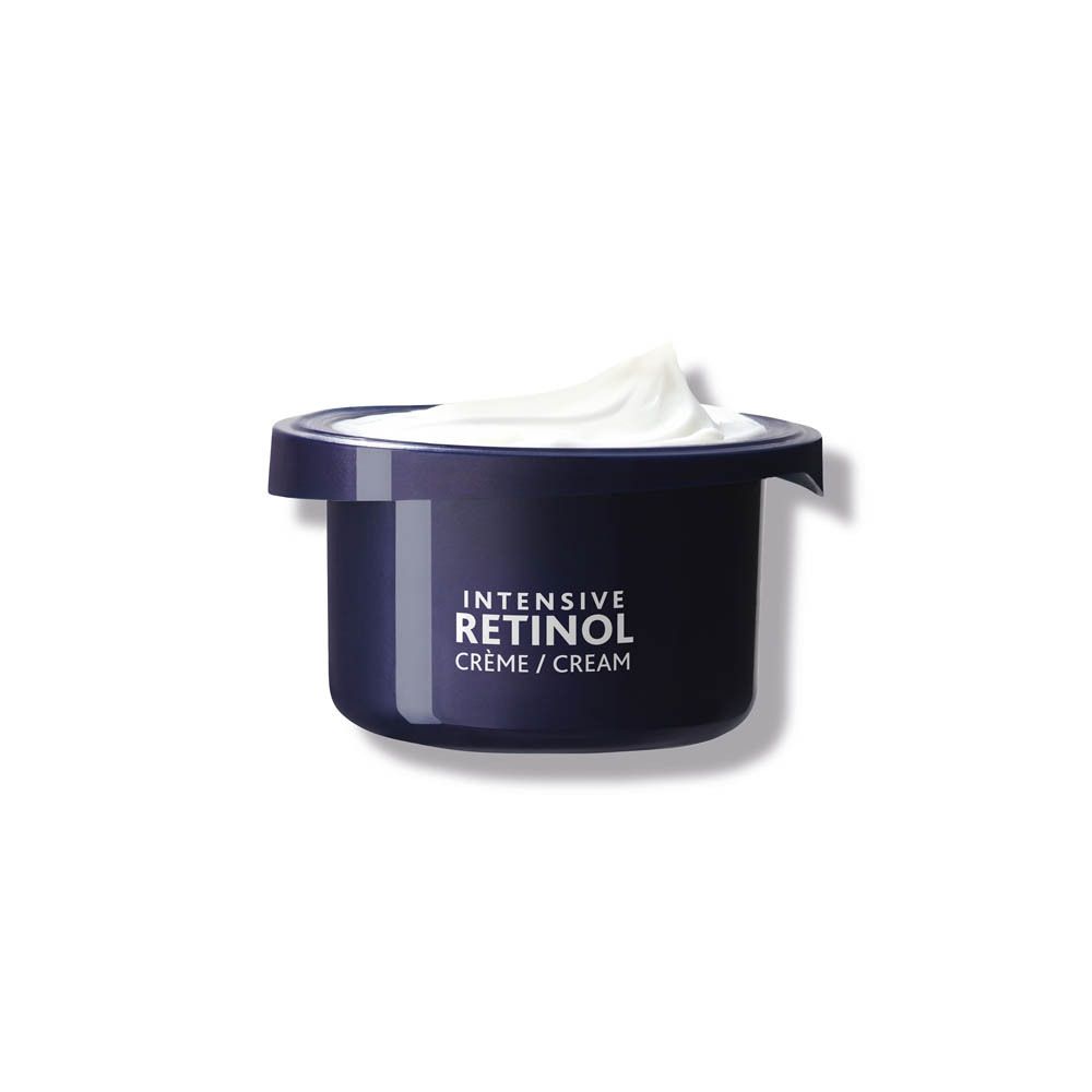 Pot bleu avec crème blanche. Inscription: Intensive Retinol Crème.