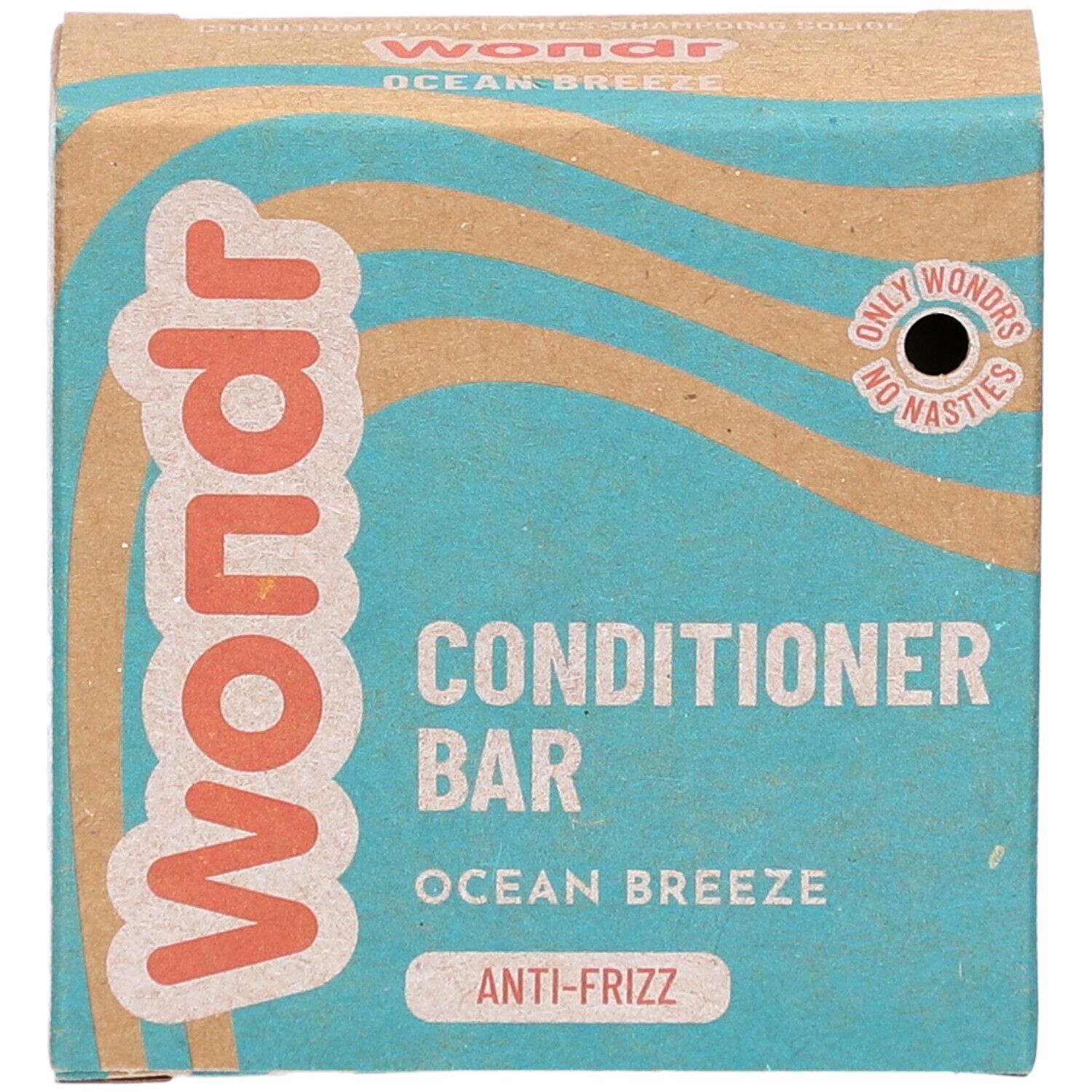 Boîte en carton. Inscription : Wondr, Conditioner Bar, Ocean Breeze, Anti-Frizz. Motif vagues et logo.