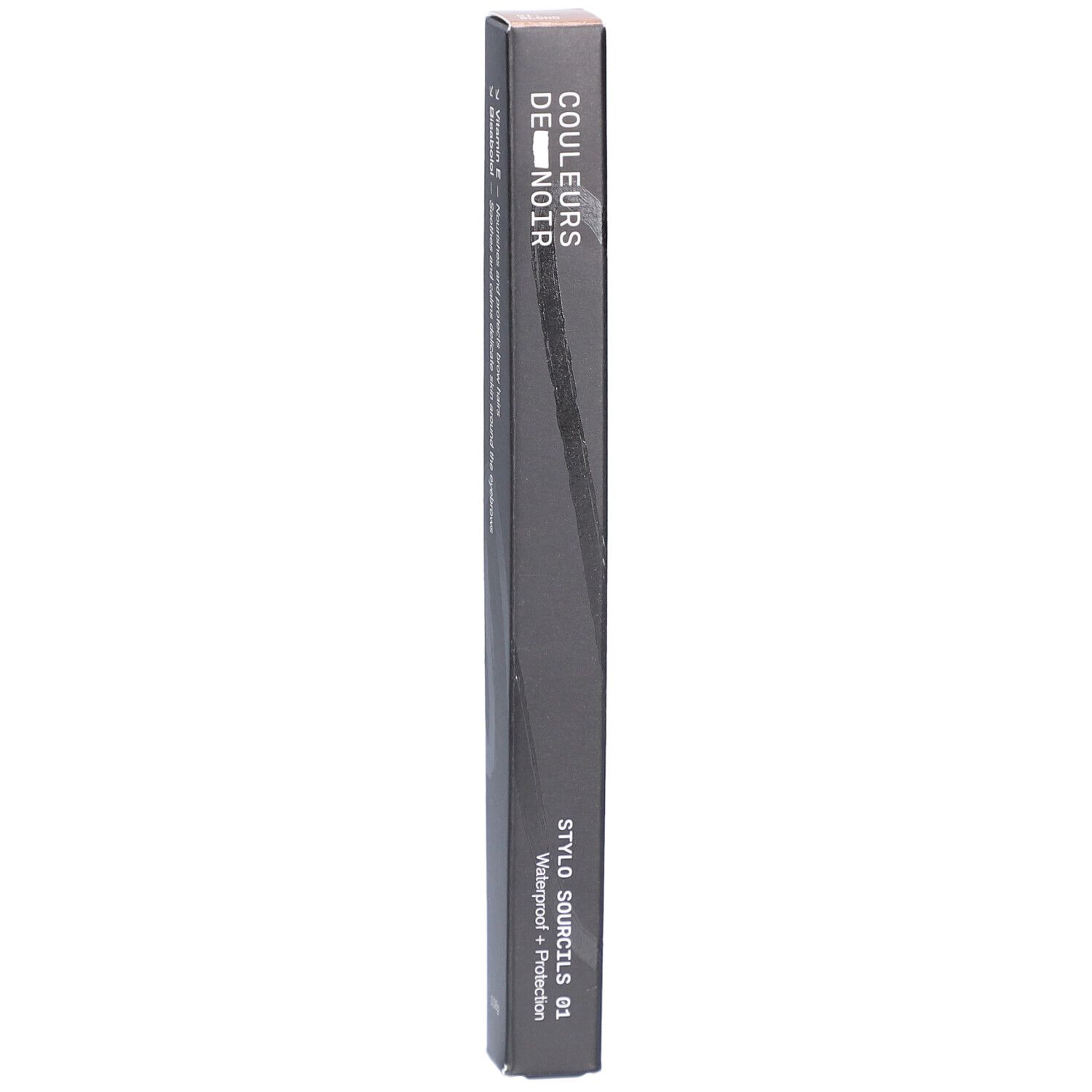 Zwarte verpakking met productnaam en -aanduiding. Opschrift: COULEURS DE NOIR, STYLO SOURCILS 01, Waterproof + Protection.