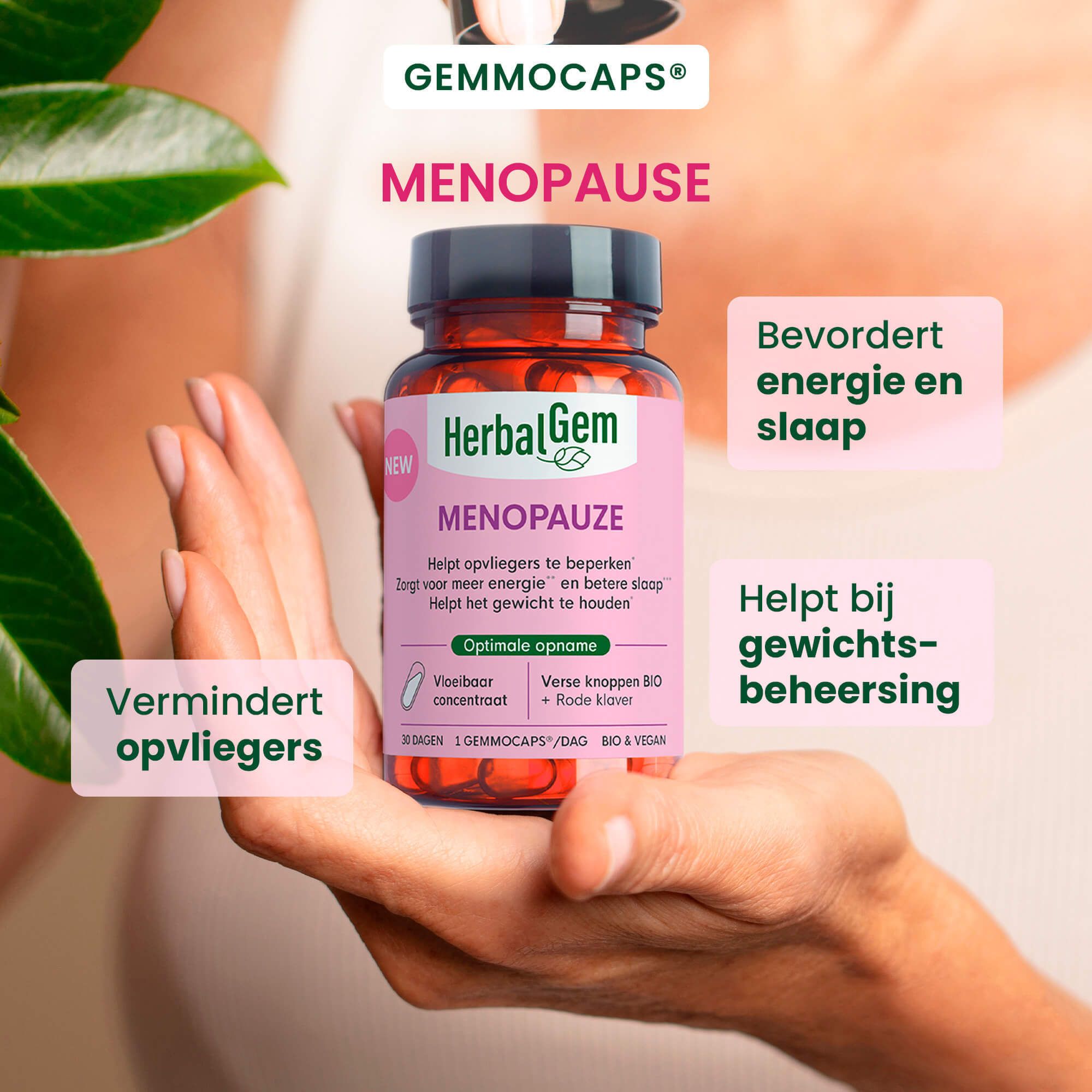 Herbalgem Menopauze. Vrouw houdt fles vast. Opschrift: Helpt opvliegers te beperken, zorgt voor meer energie en betere slaap.