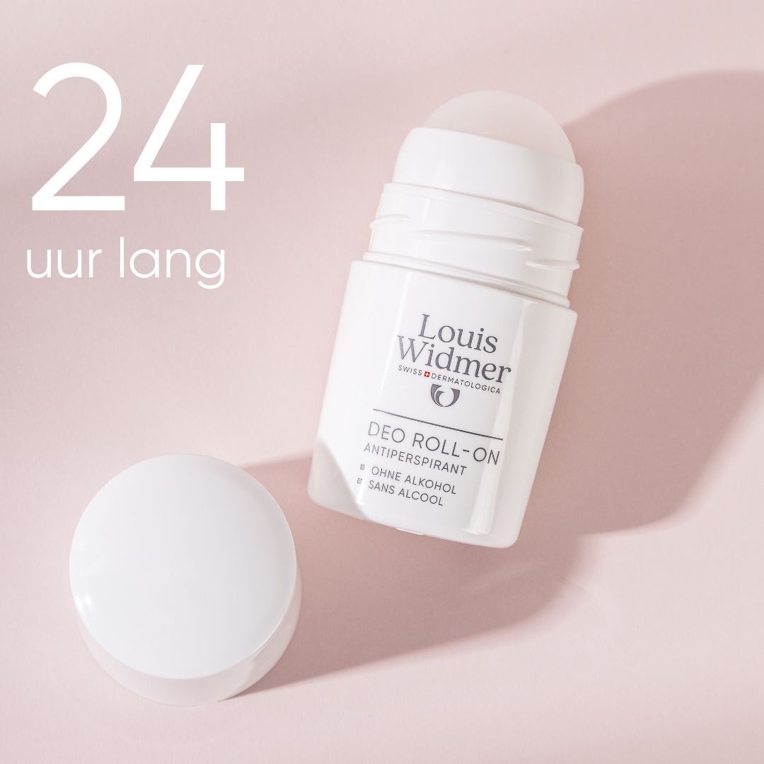 Witte roll-on antitranspirant van Louis Widmer, dop ernaast. Productnaam en logo zichtbaar. 24 uur lang.