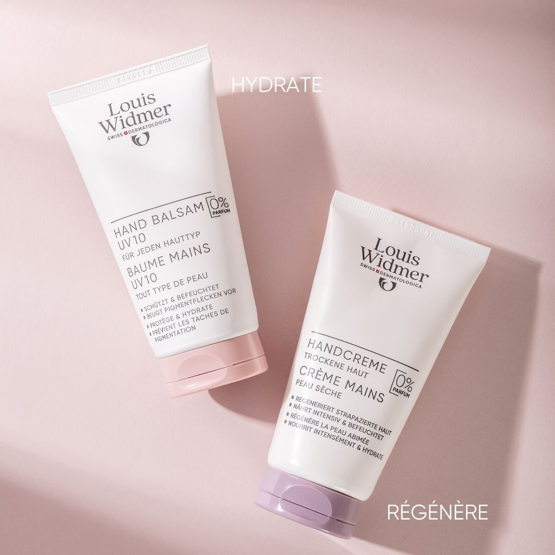 Deux tubes sur fond rose. Hand Balsam UV10 et Handcreme. Texte: 0% Parfum. Hydrate et régénère.