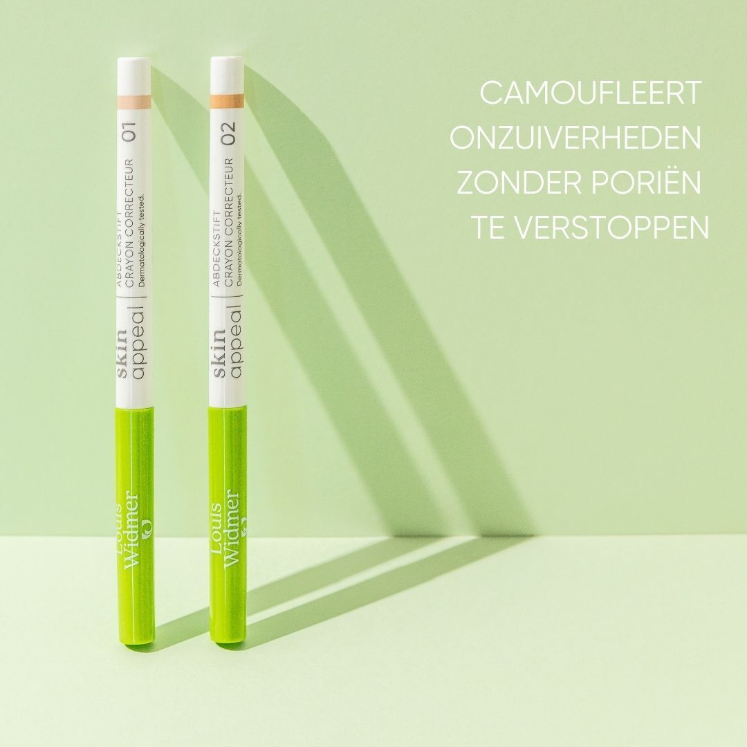 Twee Skin Appeal coversticks. Opschrift Skin Appeal en Crayon Correcteur. Groene achtergrond. Tekst: Camoufleert onzuiverheden zonder poriën te verstoppen.