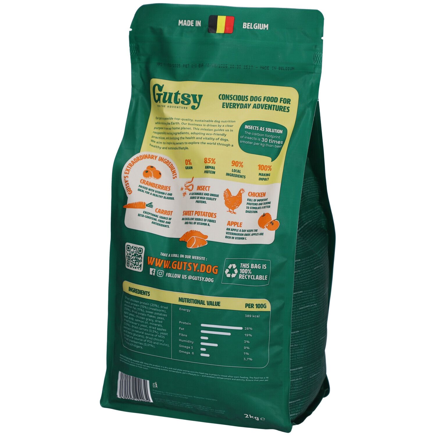 Dos du sac vert. Gutsy Chicken Munchies. Texte: Ingrédients, valeurs nutritionnelles, site web. Drapeau belge. Recyclable.