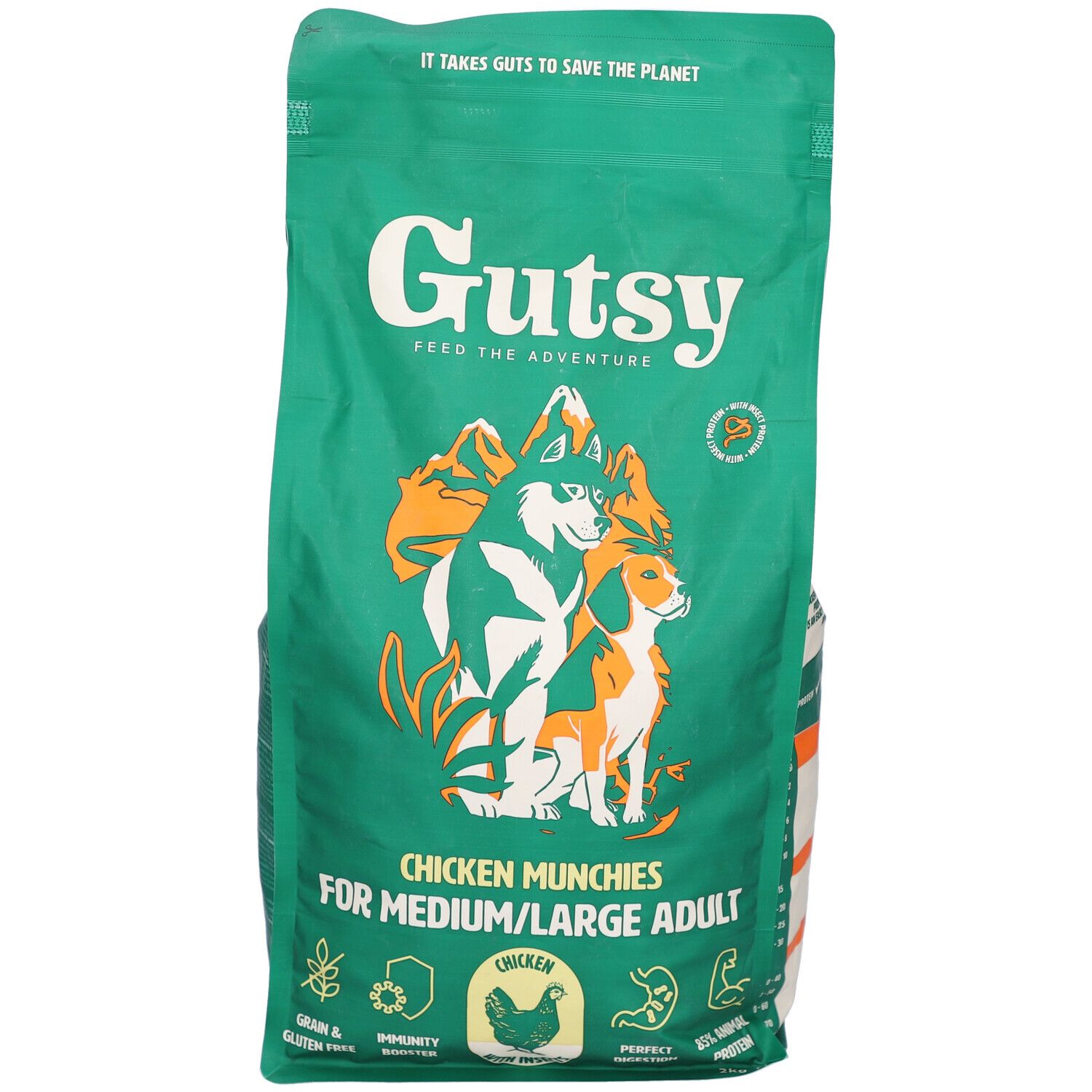 Sac vert de nourriture pour chiens. Inscription: Gutsy Chicken Munchies pour chiens moyens/grands. Illustration de chiens.