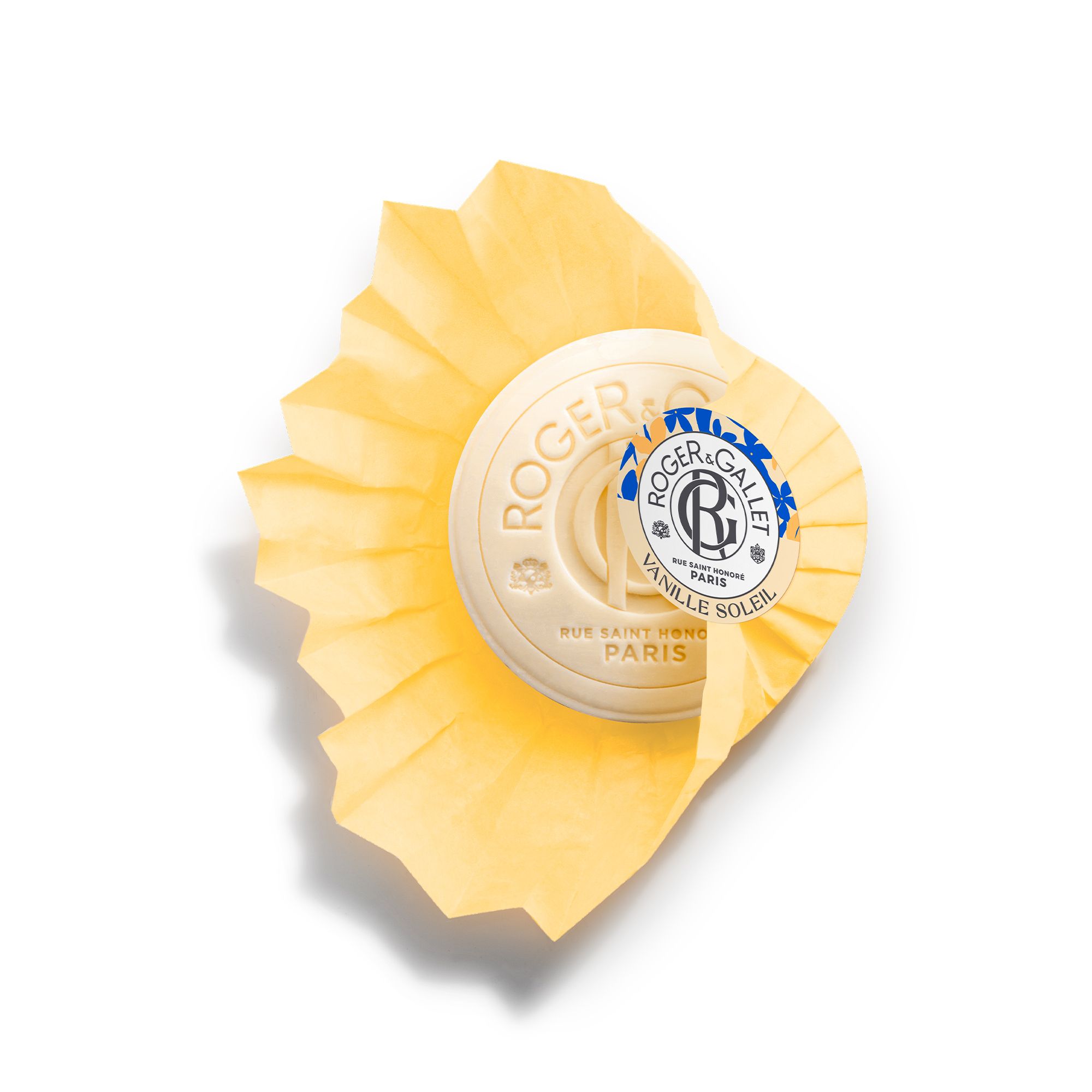 Zeep in gele papieren verpakking. Opschrift: Roger & Gallet. Witte achtergrond.