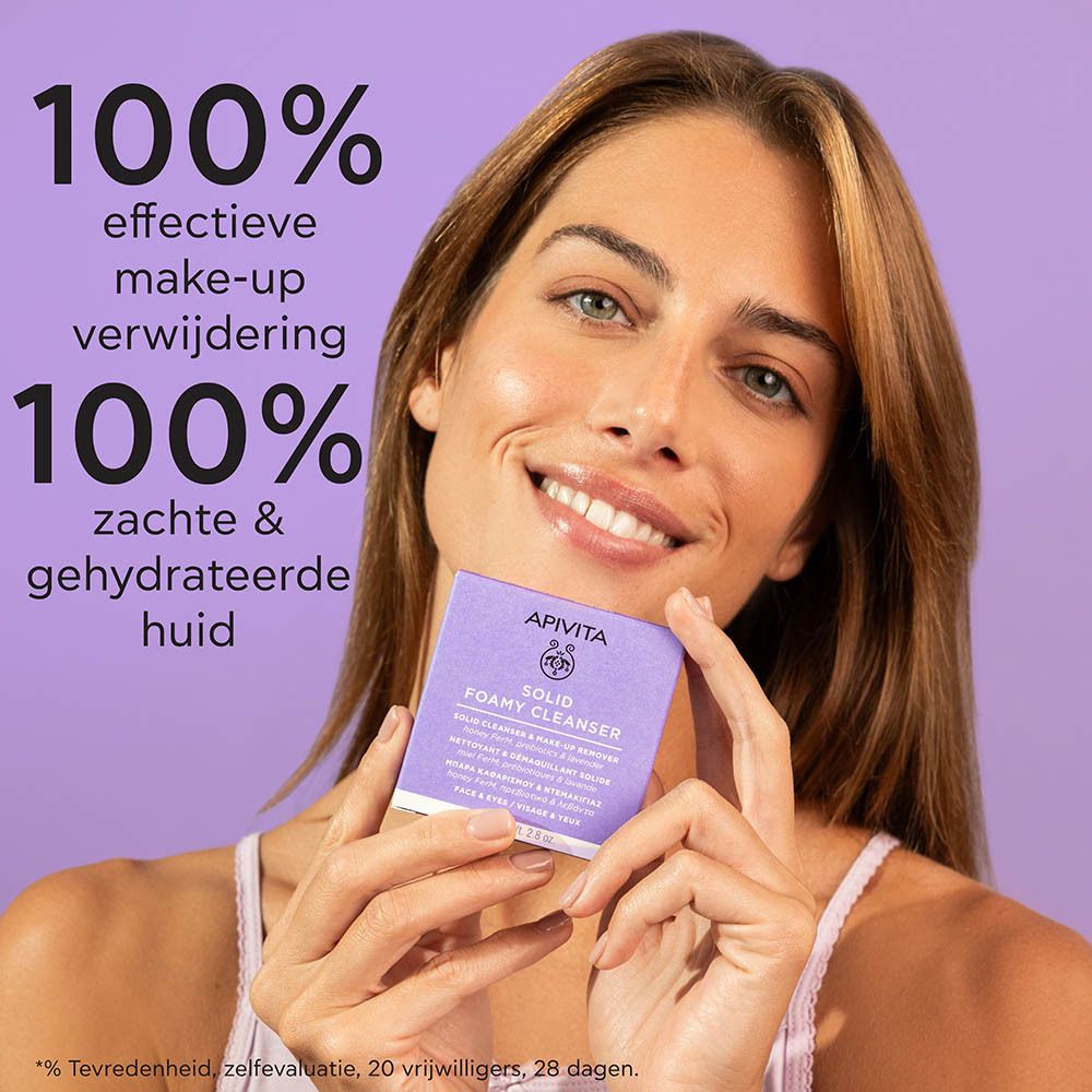 Achterkant van de APIVITA Solid Foamy Cleanser verpakking met gedetailleerde gebruiksinstructies.