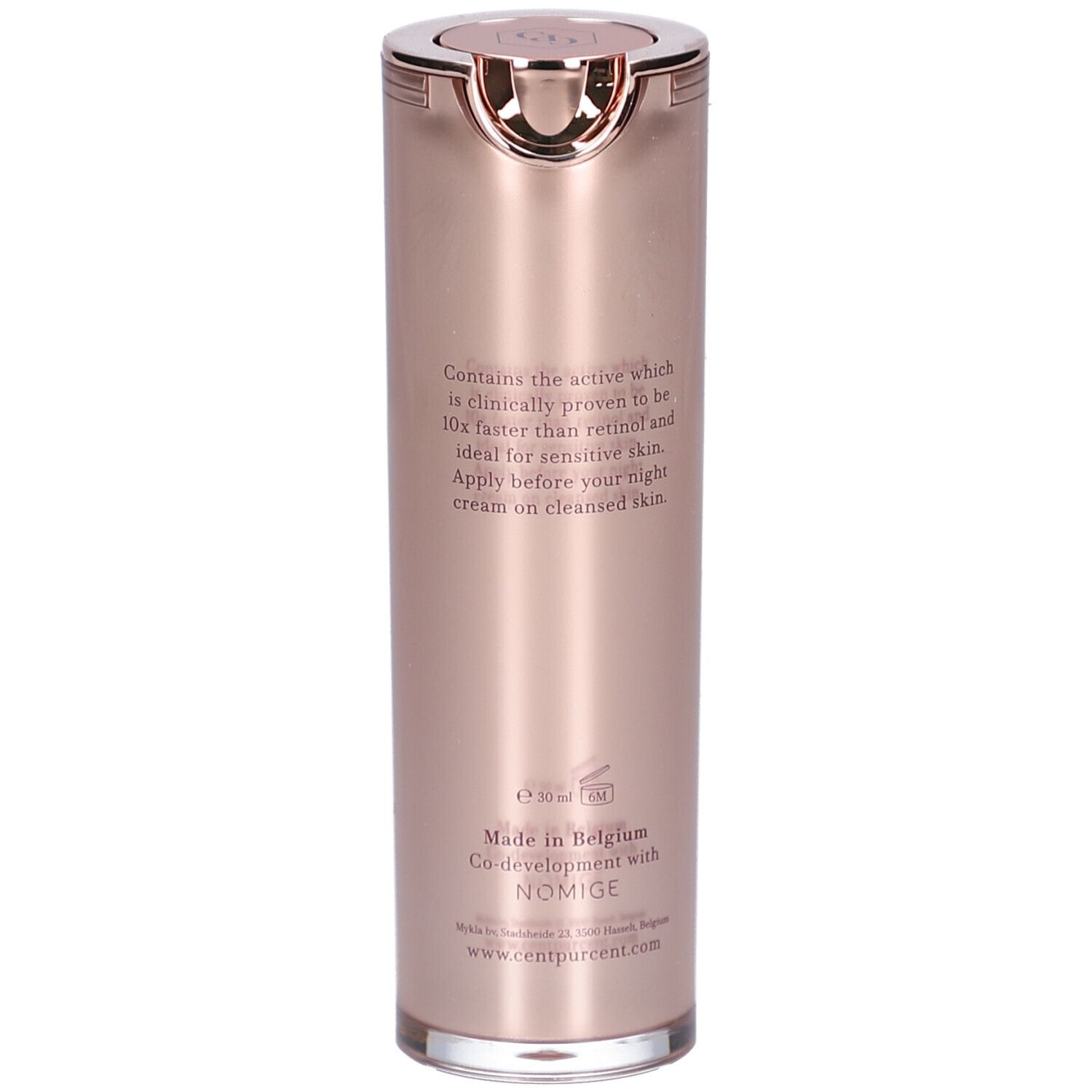 Roségoudkleurige fles met tekst. Zilveren dop. Tekst: Bevat het actieve ingrediënt dat 10x sneller werkt dan retinol.