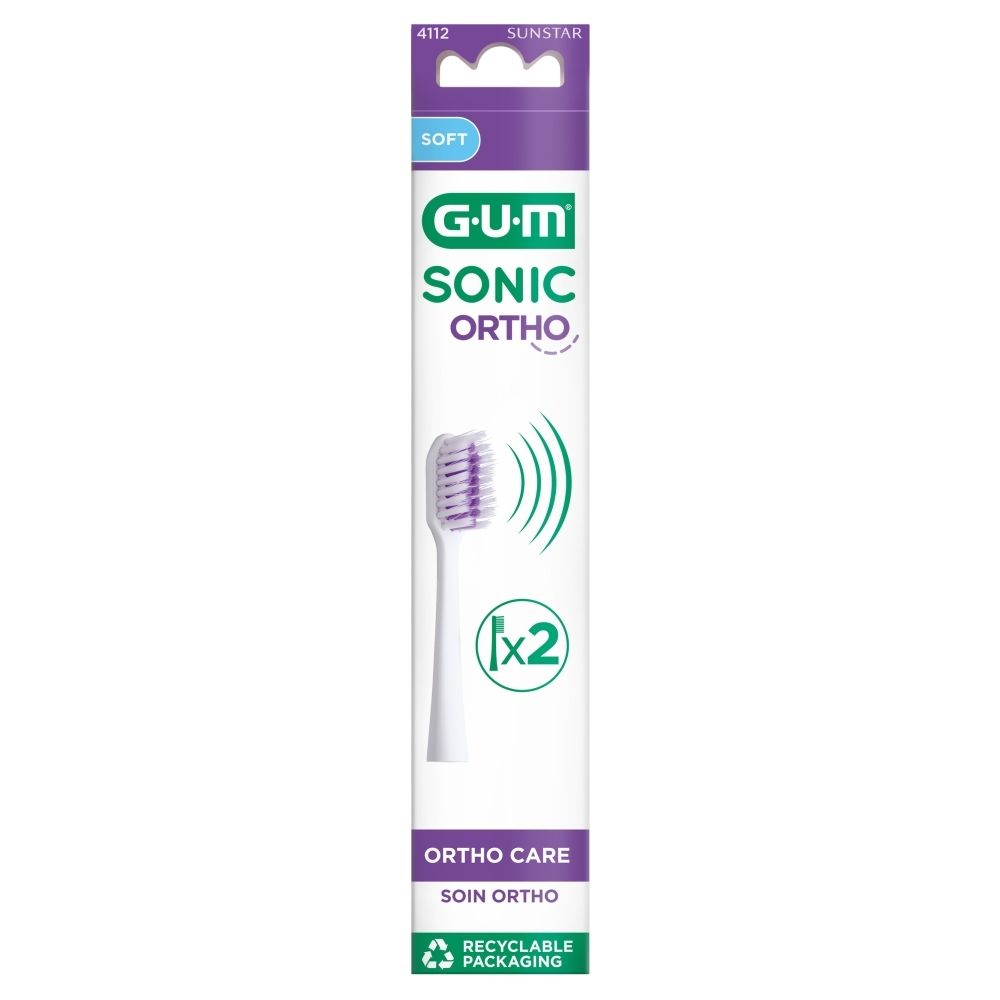 Een witte GUM Sonic Ortho opzetborstel met paarse borstelharen, verpakt in een blister.