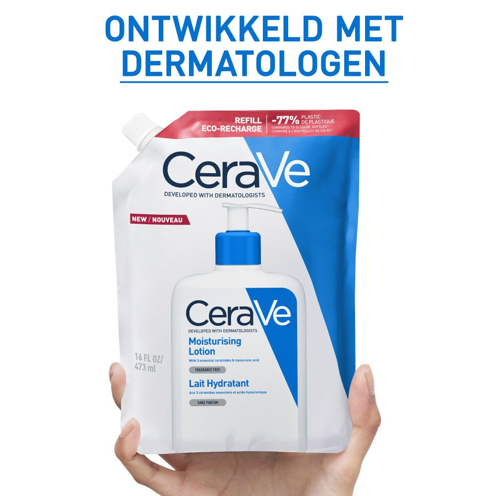 Persoon houdt CeraVe Lait Hydratant vast. Tekst: Ontwikkeld met dermatologen.