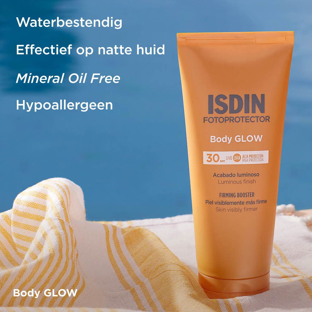 ISDIN Body Glow SPF30 tube. Blauwe achtergrond. Tekst: Hoge UVB/UVA-bescherming met SPF 30.
