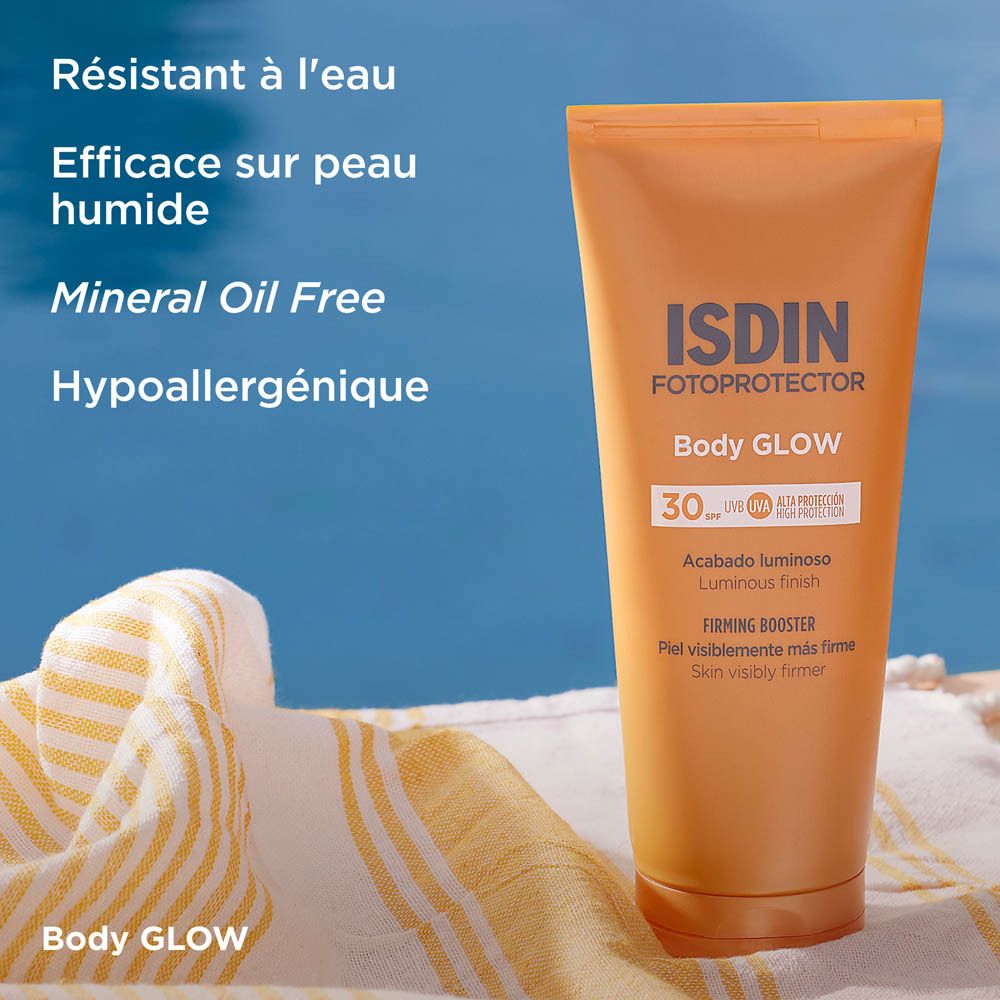Tube ISDIN Body Glow SPF30. Texte: Résistant à l'eau, efficace sur peau humide, sans huile minérale, hypoallergénique.
