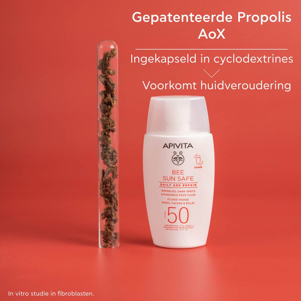 Fles zonnebrand. Merk: Apivita Bee Sun Safe. SPF 50. Dop en opschrift.