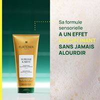 Flacon vert avec pompe. Inscription: René Furterer Paris, Sublime Karité Shampooing Disciplinant Hydratant.