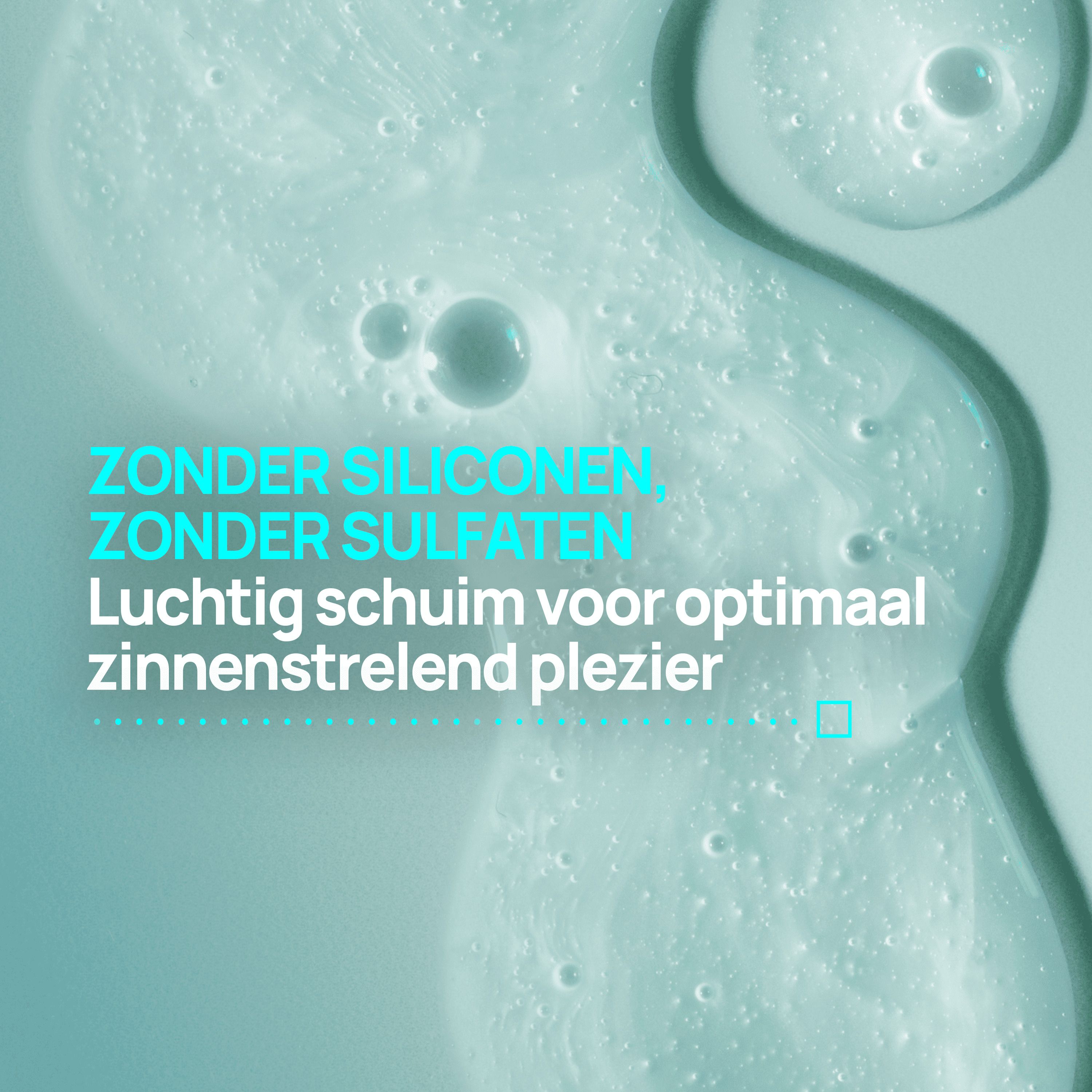 Close-up van bellen. Tekst: Zonder siliconen, zonder sulfaten. Licht schuim voor optimaal zinnenstrelend plezier.